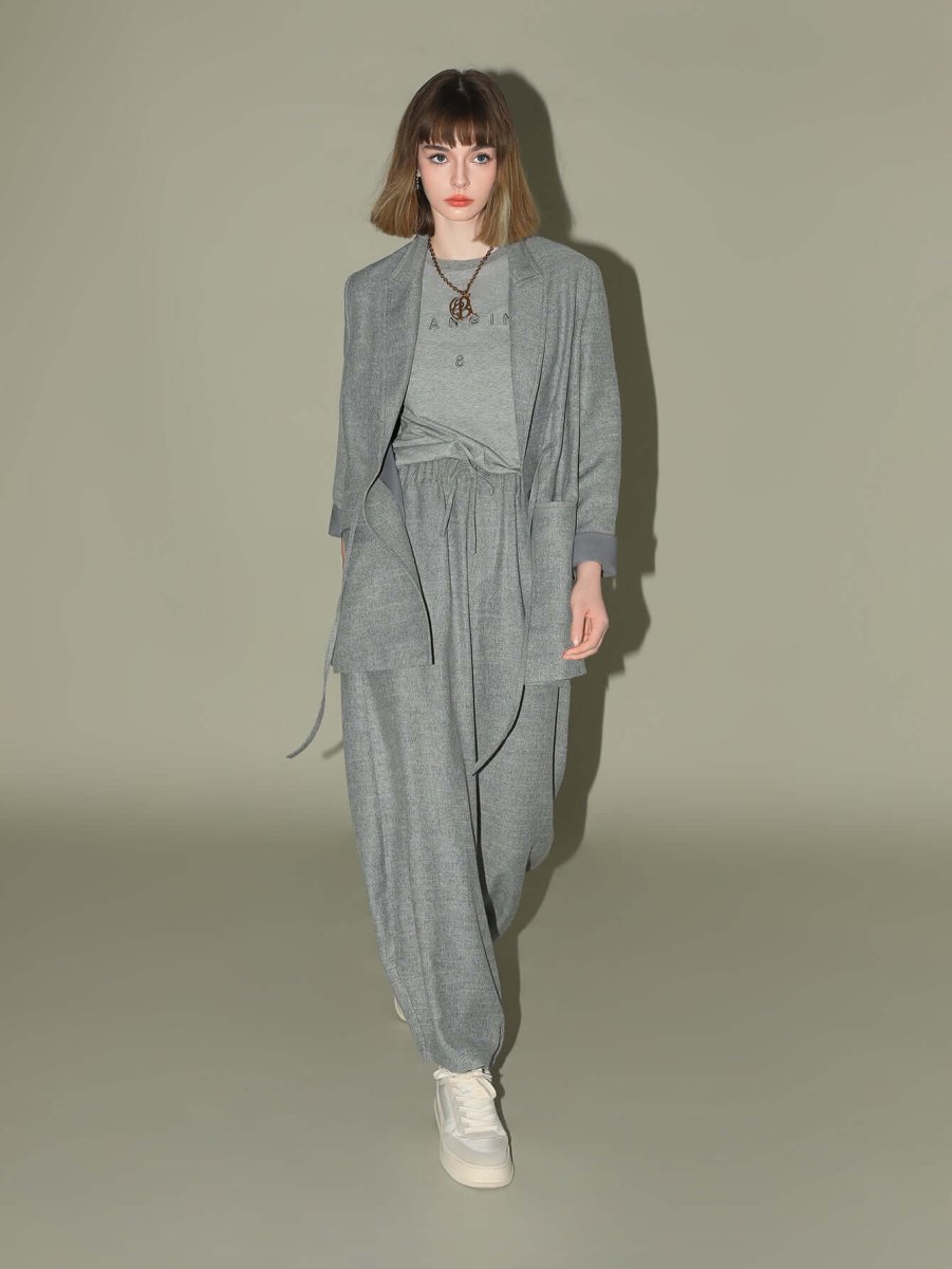 Grauer Oversized-Blazer mit Gürtel